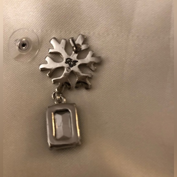 NWT ⚜️🎄⚜️ Betsey Johnson Christmas Holiday Snowflake Dangle Earrings Green - Picture 8 of 9
